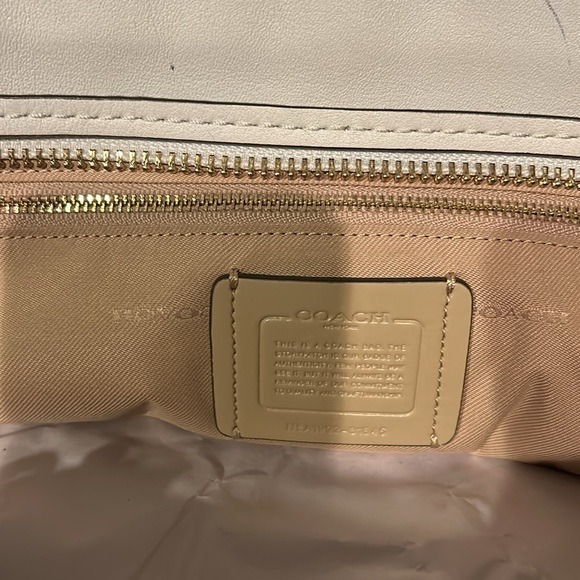 COACH Leather Dreamer Bag worn once excellent condition slight marks on inside - Picture 2 of 8